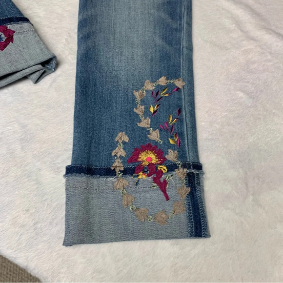 WHBM slim crop jeans size 0P multicolored stitching on the bottoms and legs - Picture 12 of 15